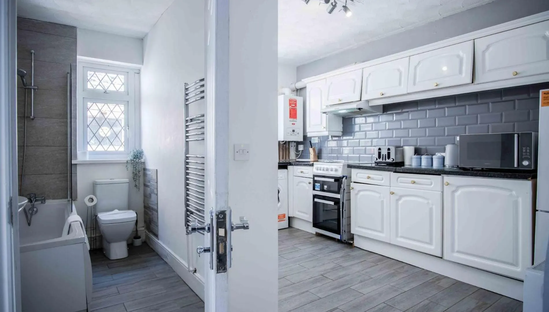 Flat 1 Brunswick - 2 Bed Economy Flat - Swansea Apartment United Kingdom