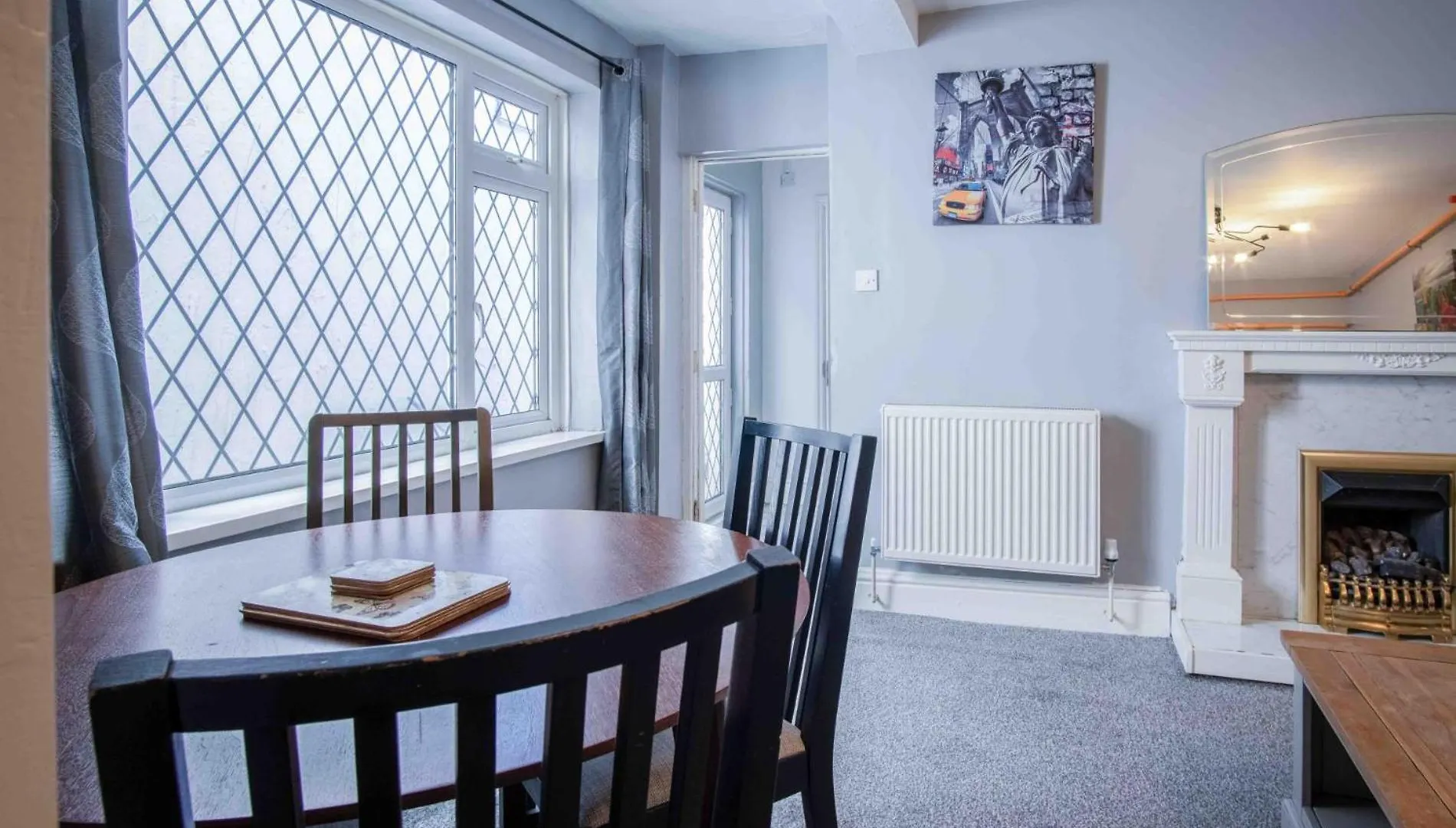 Flat 1 Brunswick - 2 Bed Economy Flat - Swansea Apartment