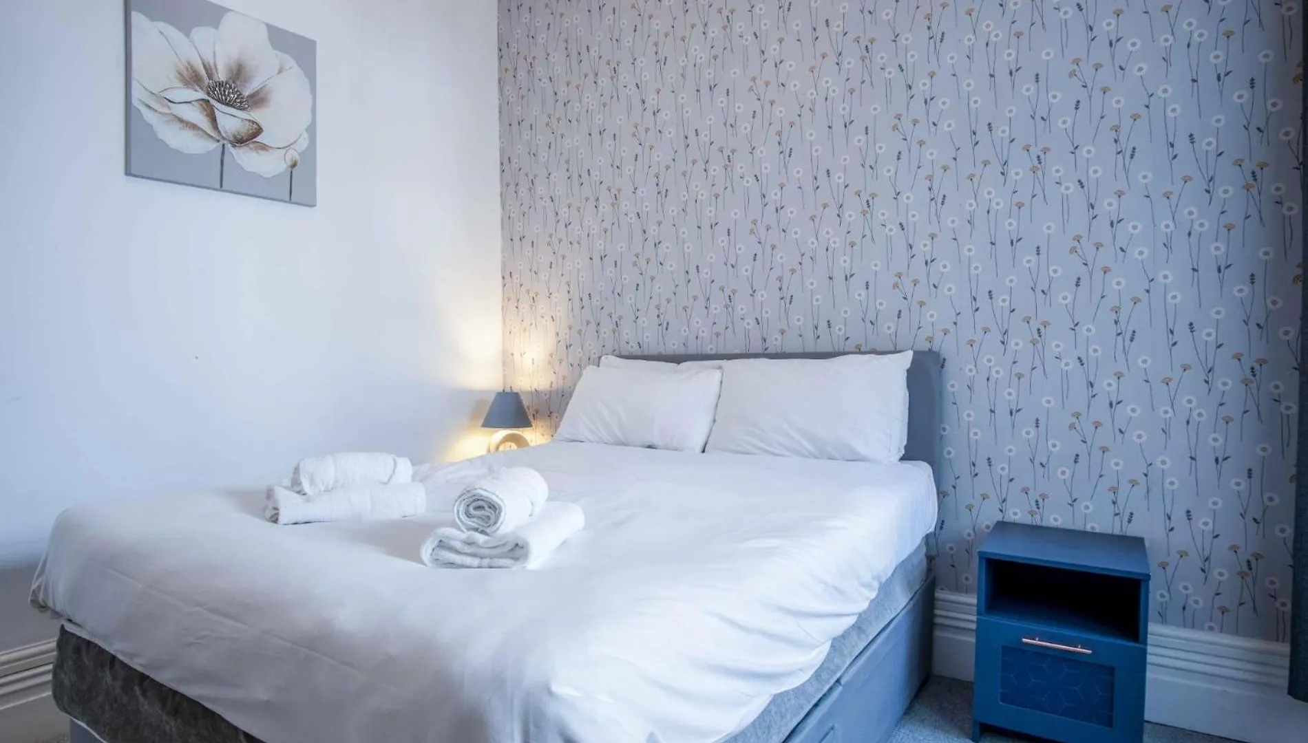 Flat 1 Brunswick - 2 Bed Economy Flat - Swansea Apartment