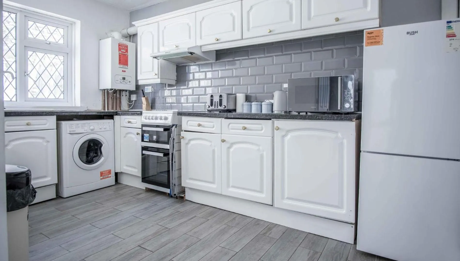 Flat 1 Brunswick - 2 Bed Economy Flat - Swansea Apartment United Kingdom