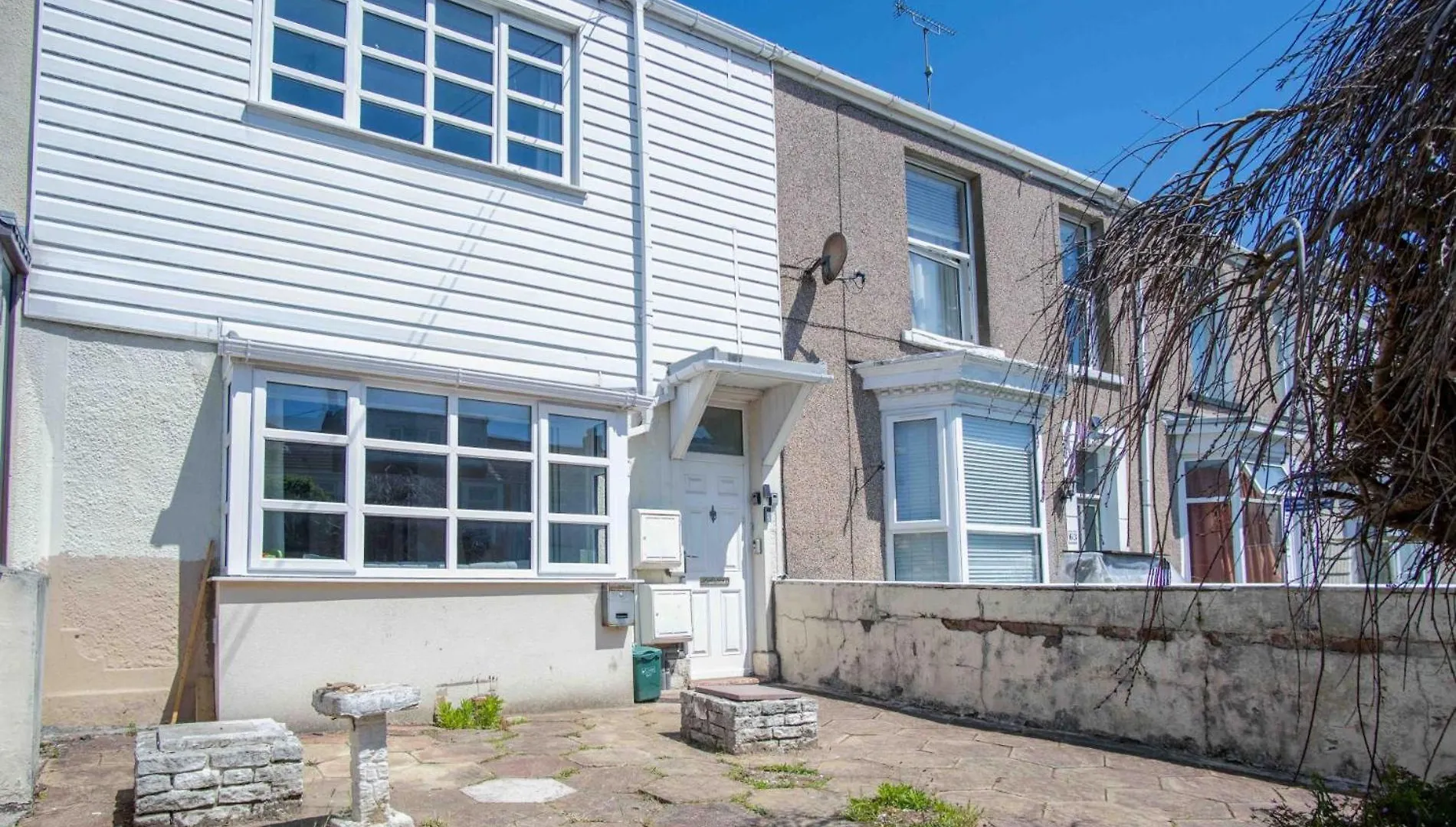 Flat 1 Brunswick - 2 Bed Economy Flat - Swansea Apartment 0*,  United Kingdom